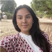 Me defino como una persona resolutiva y con mucha paciencia, capaz de impartir clases desde bachillerato hasta niños del colegio.